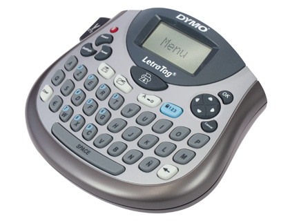 ROTULADORA DYMO LETRATAG LT100 TECLADO QWERTY MEMORIA PARA 9 ETIQUETAS IMPRESION 2 LINEAS SOLO A PILAS
