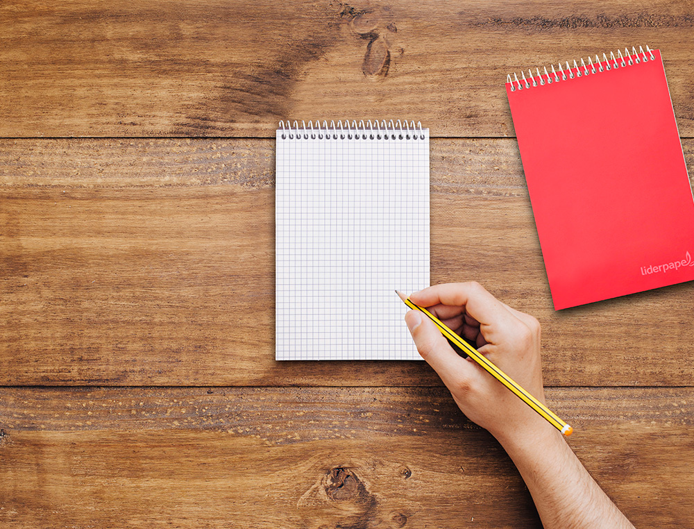 CUADERNO ESPIRAL LIDERPAPEL BOLSILLO DOCEAVO APAISADO WITTY TAPA DURA 80H 75GR CUADRO 4 MM COLORES SURTIDOS