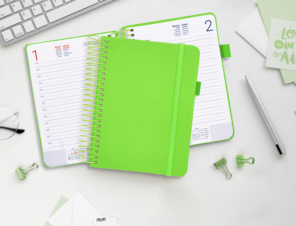 AGENDA ENCUADERNADA LIDERPAPEL NEON A5 2024 DIA PAGINA PAPEL 70 GR COLOR VERDE