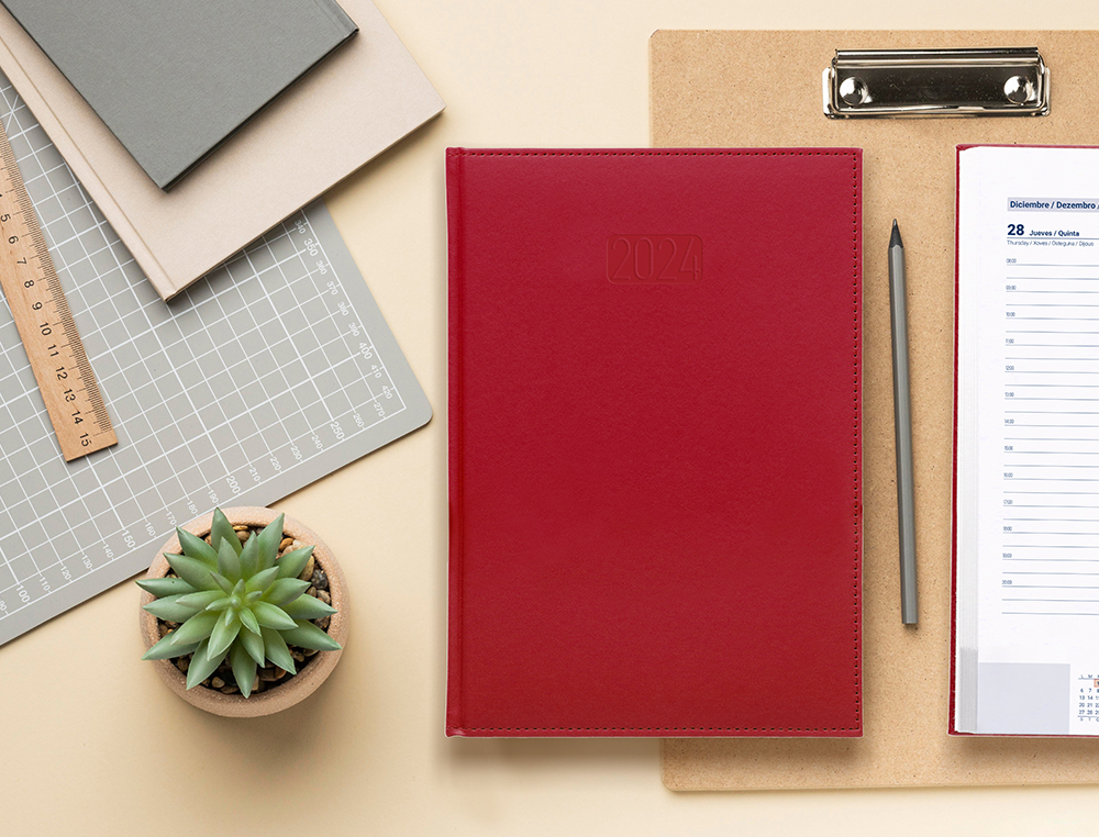 AGENDA ENCUADERNADA LIDERPAPEL CRETA 17X24 CM 2024 SEMANA VISTA COLOR ROJO PAPEL 70 GR