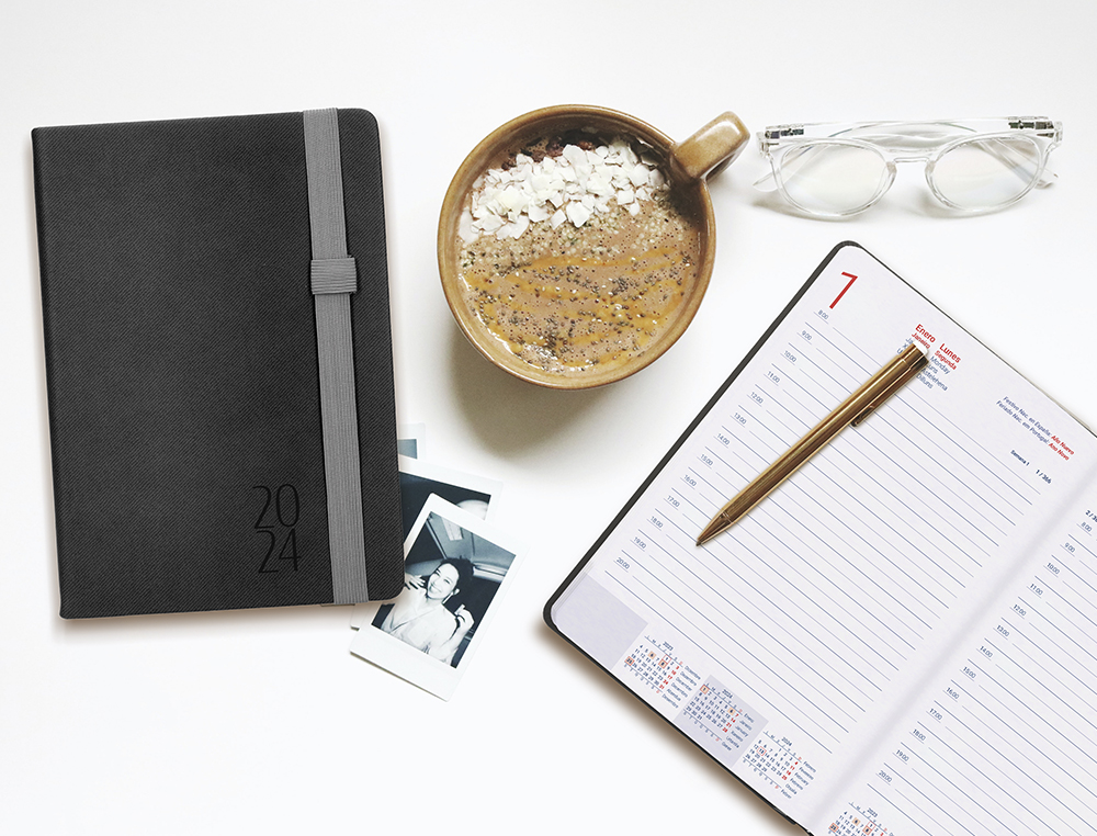 AGENDA ENCUADERNADA LIDERPAPEL LARISIS 17X24 CM 2024 DIA PAGINA COLOR NEGRO PAPEL 70 GR