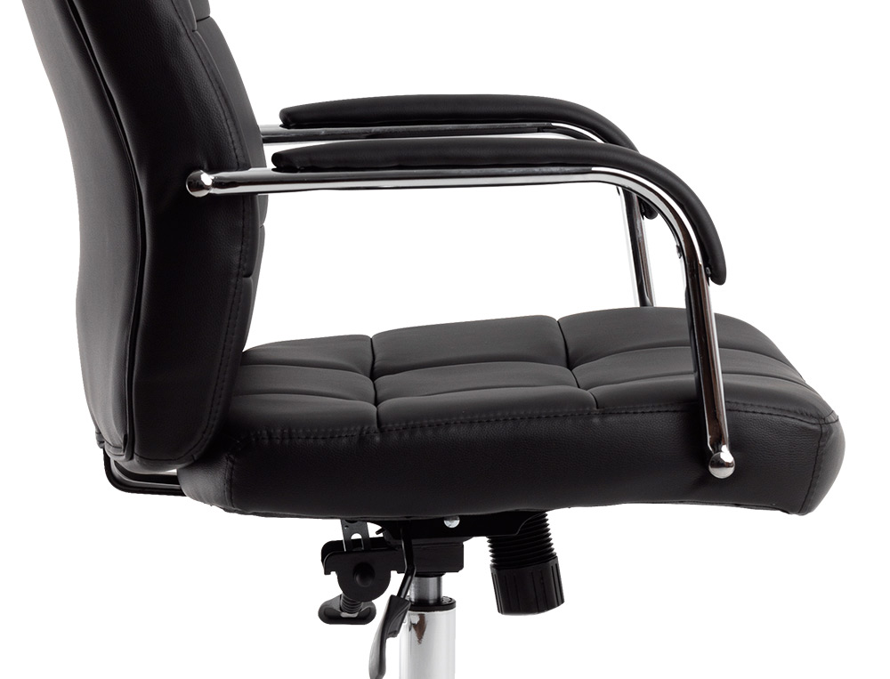 CADEIRA DE DIRECAO Q-CONNECT IMIT DE PELE BASE METAL ALT MAX 1250 MM LARG 610 MM PROF 700 MM RODAS PREMIUM COR PRETO