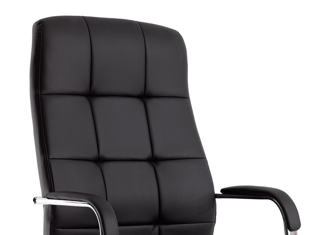 CADEIRA DE DIRECAO Q-CONNECT IMIT DE PELE BASE METAL ALT MAX 1250 MM LARG 610 MM PROF 700 MM RODAS PREMIUM COR PRETO