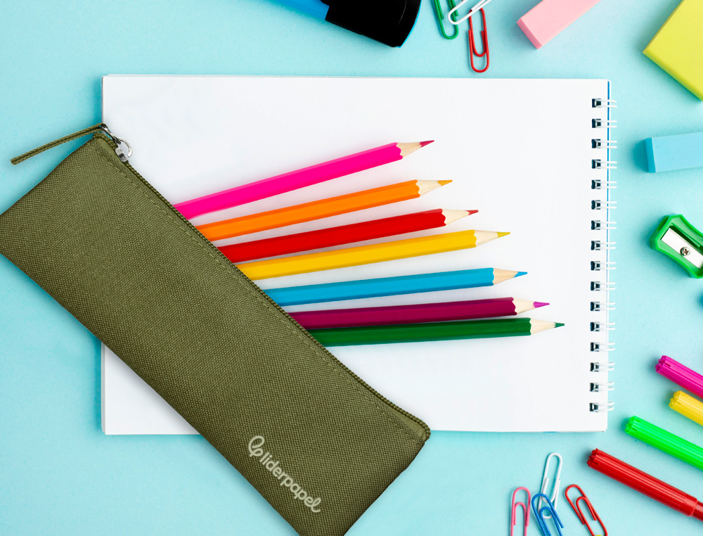 ESTUCHE PORTATODO LIDERPAPEL PLANO ESTRECHO UNA CREMALLERA 200X60 MM VERDE MILITAR