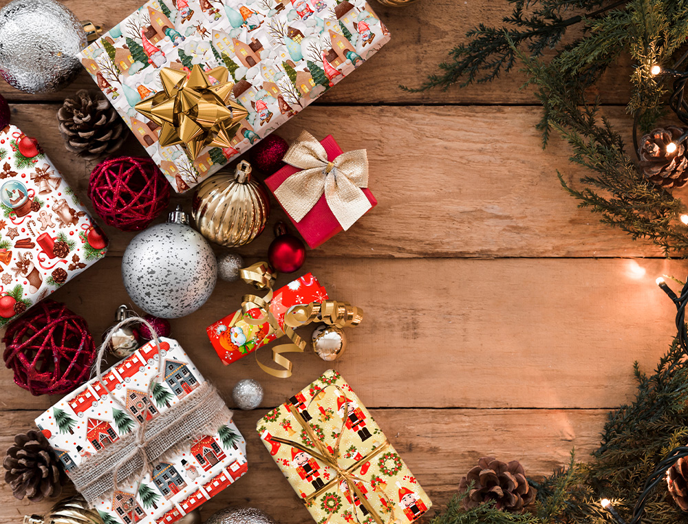 PAPEL DE REGALO LIDERPAPEL NAVIDAD ROLLO ANCHO 70 CM LONGITUD 2 MT GRAMAJE 60 GR DISEÑOS SURTIDOS B-2024